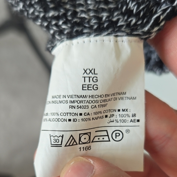 Old Navy Black and White Knit Sweater - Picture 3 of 6